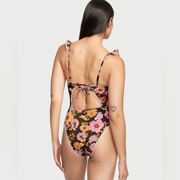 VICTORIA'S SECRET Ruffle One-Piece Swimsuit with Crochet Trim New Size XS - Picture 2 of 5